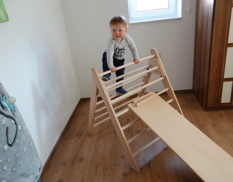 Spiel und Spaß mit unserem Kletterdreieck